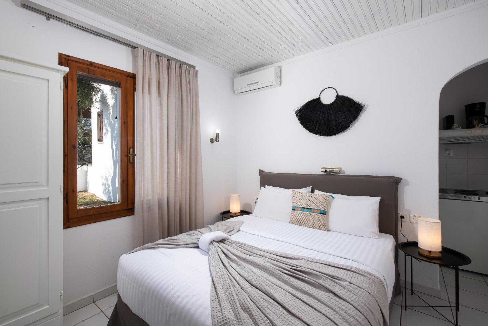 Acroterra - Easy Living Aparthotel Aliki  Bagian luar foto
