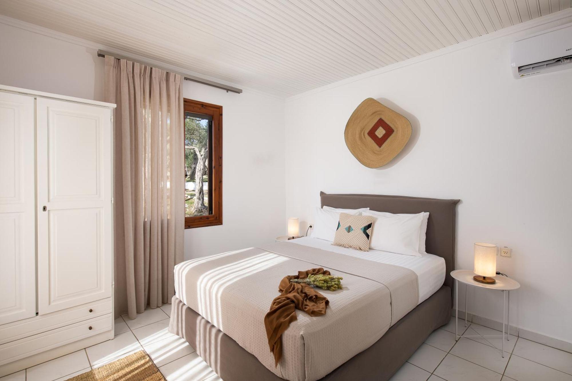 Acroterra - Easy Living Aparthotel Aliki  Bagian luar foto
