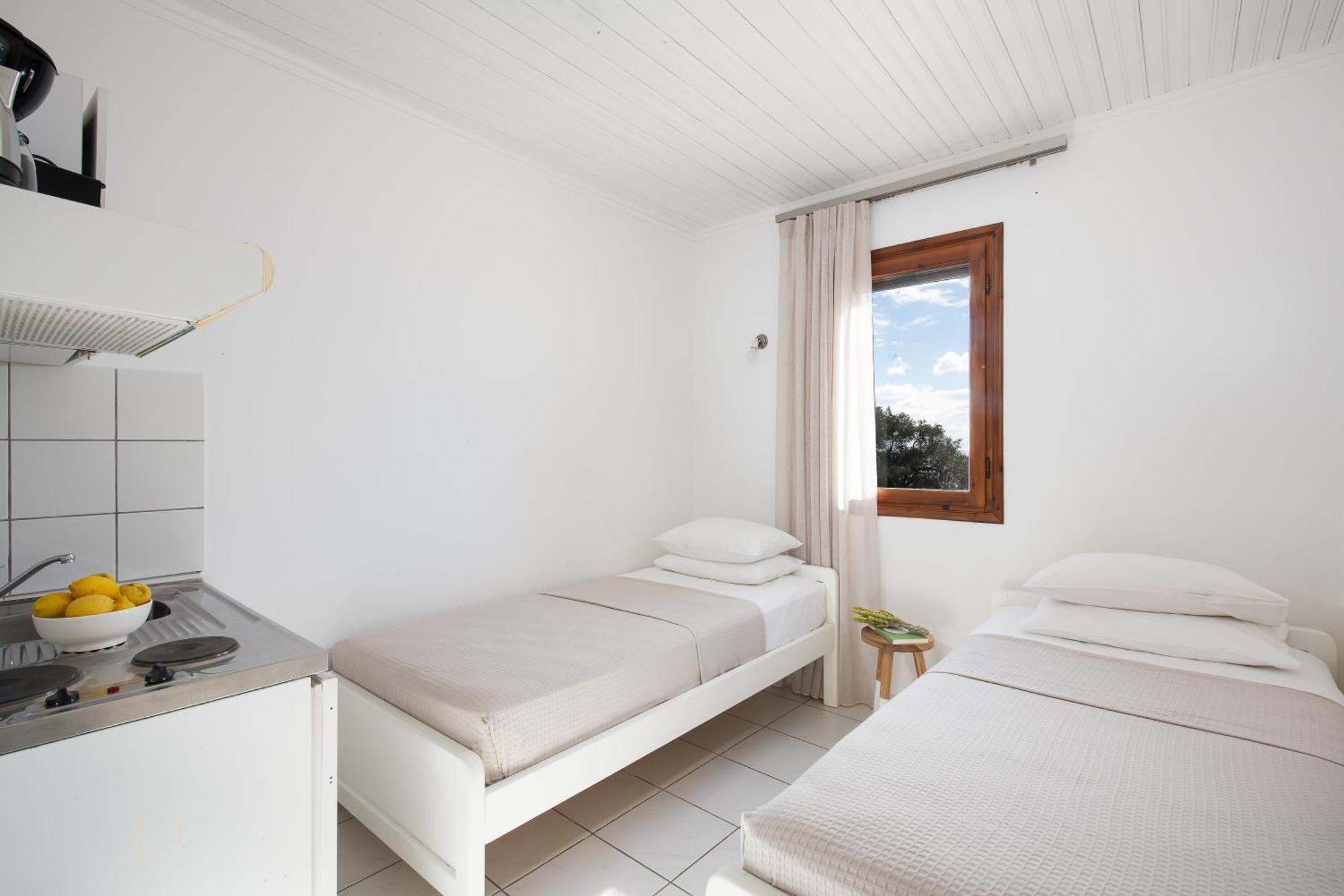 Acroterra - Easy Living Aparthotel Aliki  Bagian luar foto
