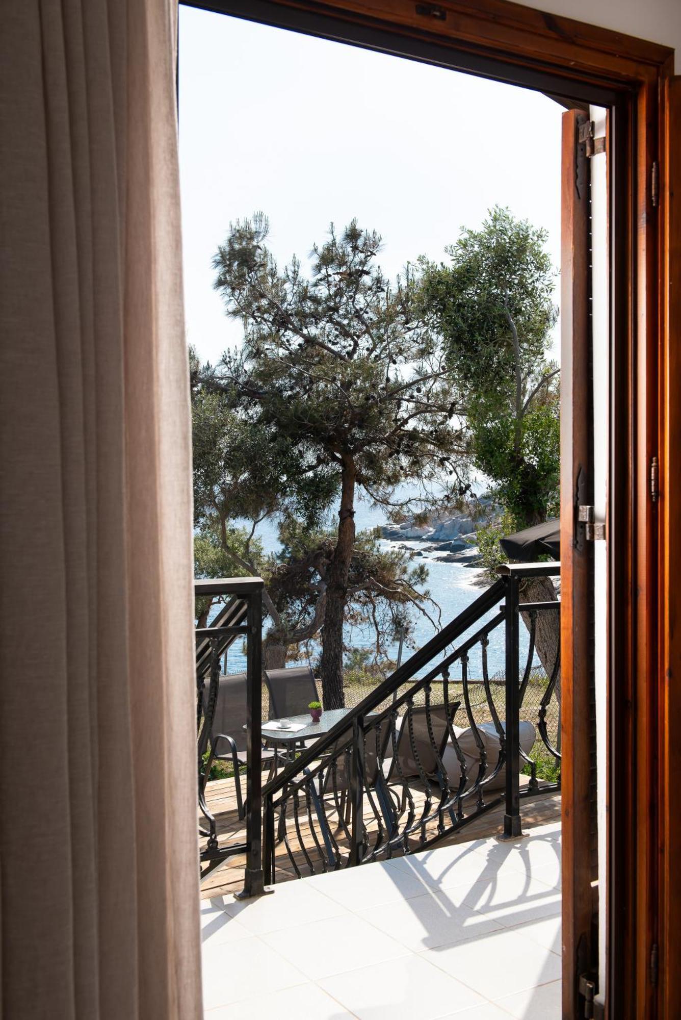Acroterra - Easy Living Aparthotel Aliki  Bagian luar foto