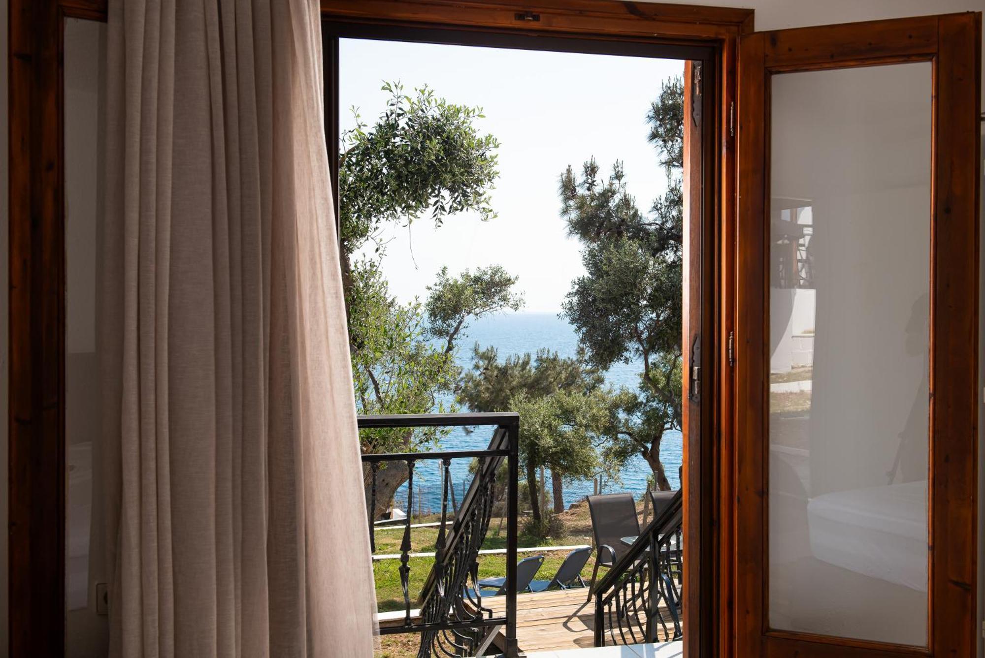 Acroterra - Easy Living Aparthotel Aliki  Bagian luar foto