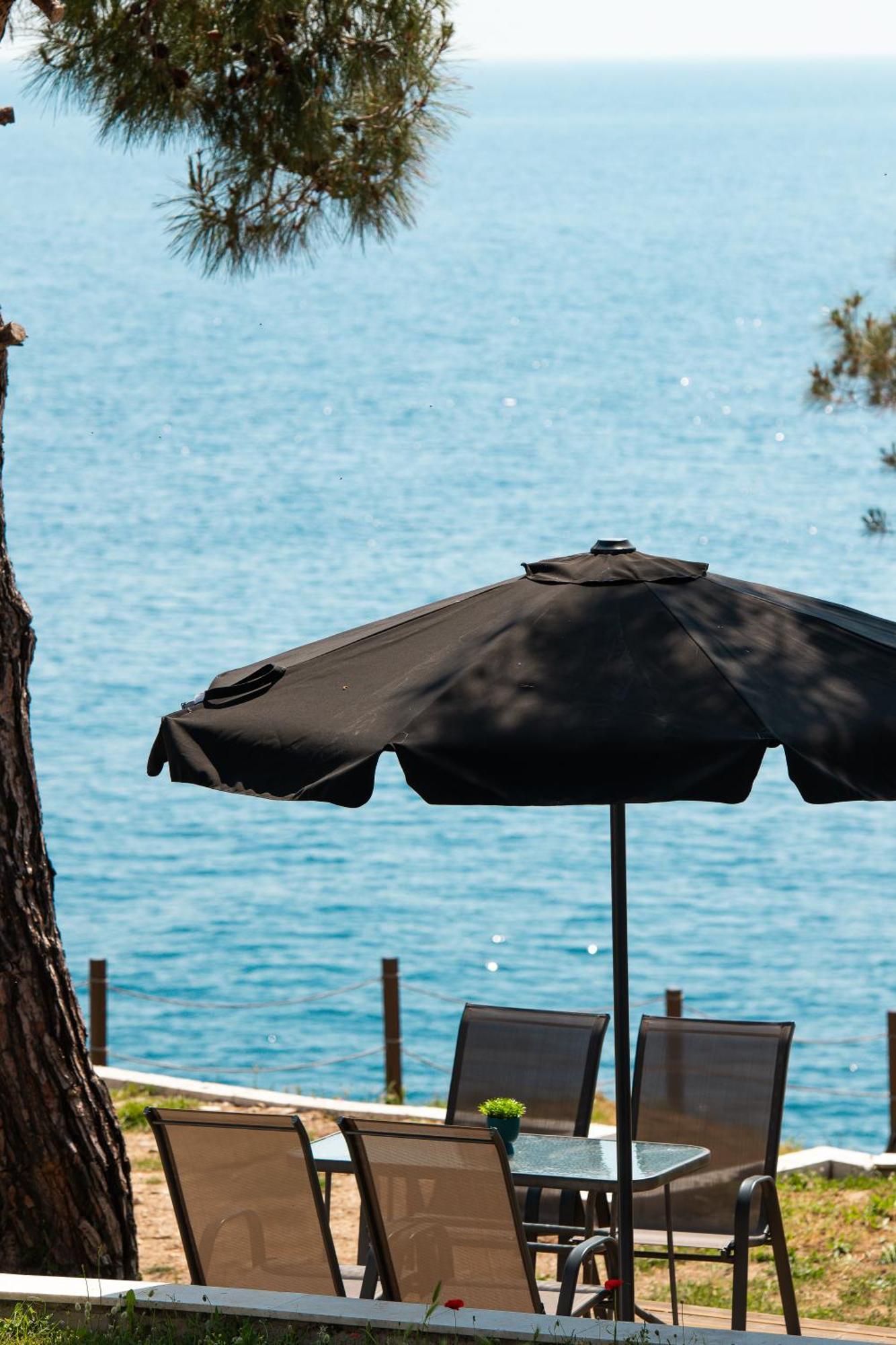 Acroterra - Easy Living Aparthotel Aliki  Bagian luar foto