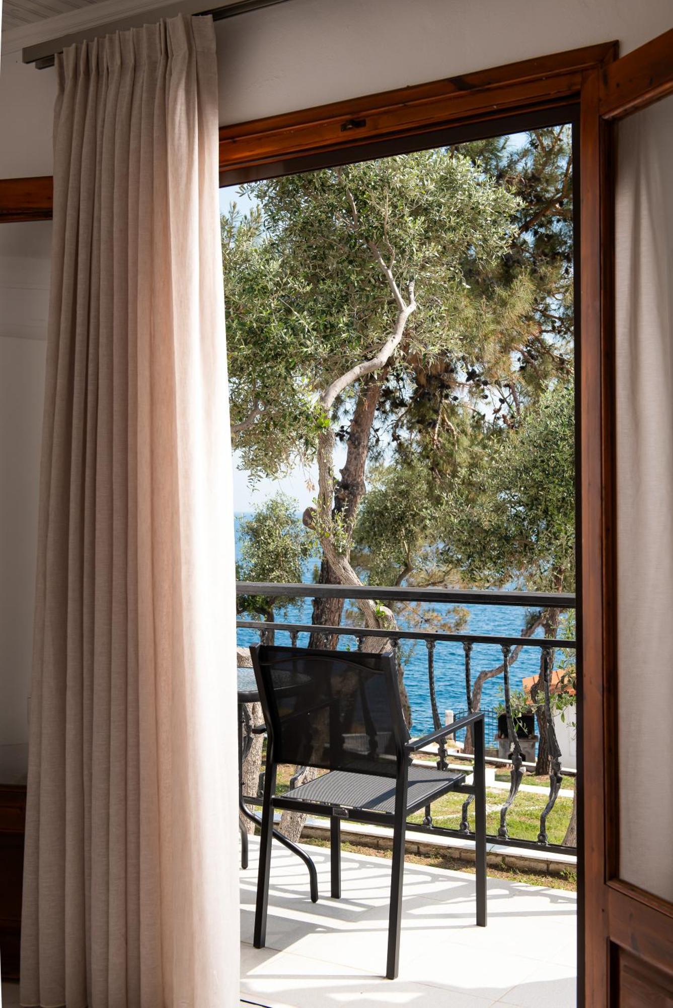 Acroterra - Easy Living Aparthotel Aliki  Bagian luar foto