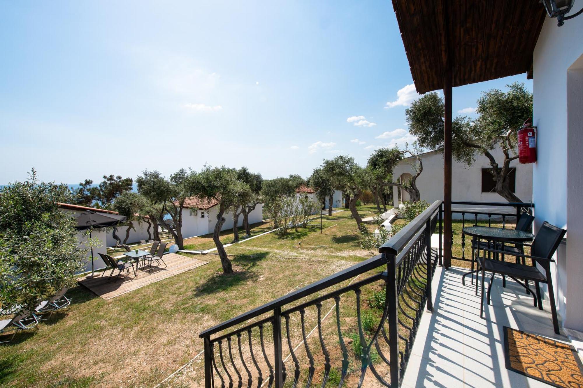 Acroterra - Easy Living Aparthotel Aliki  Bagian luar foto