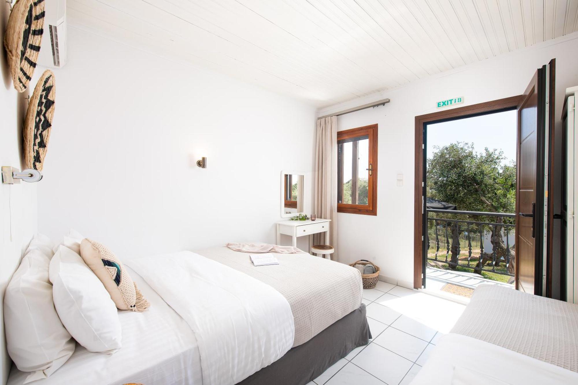 Acroterra - Easy Living Aparthotel Aliki  Bagian luar foto
