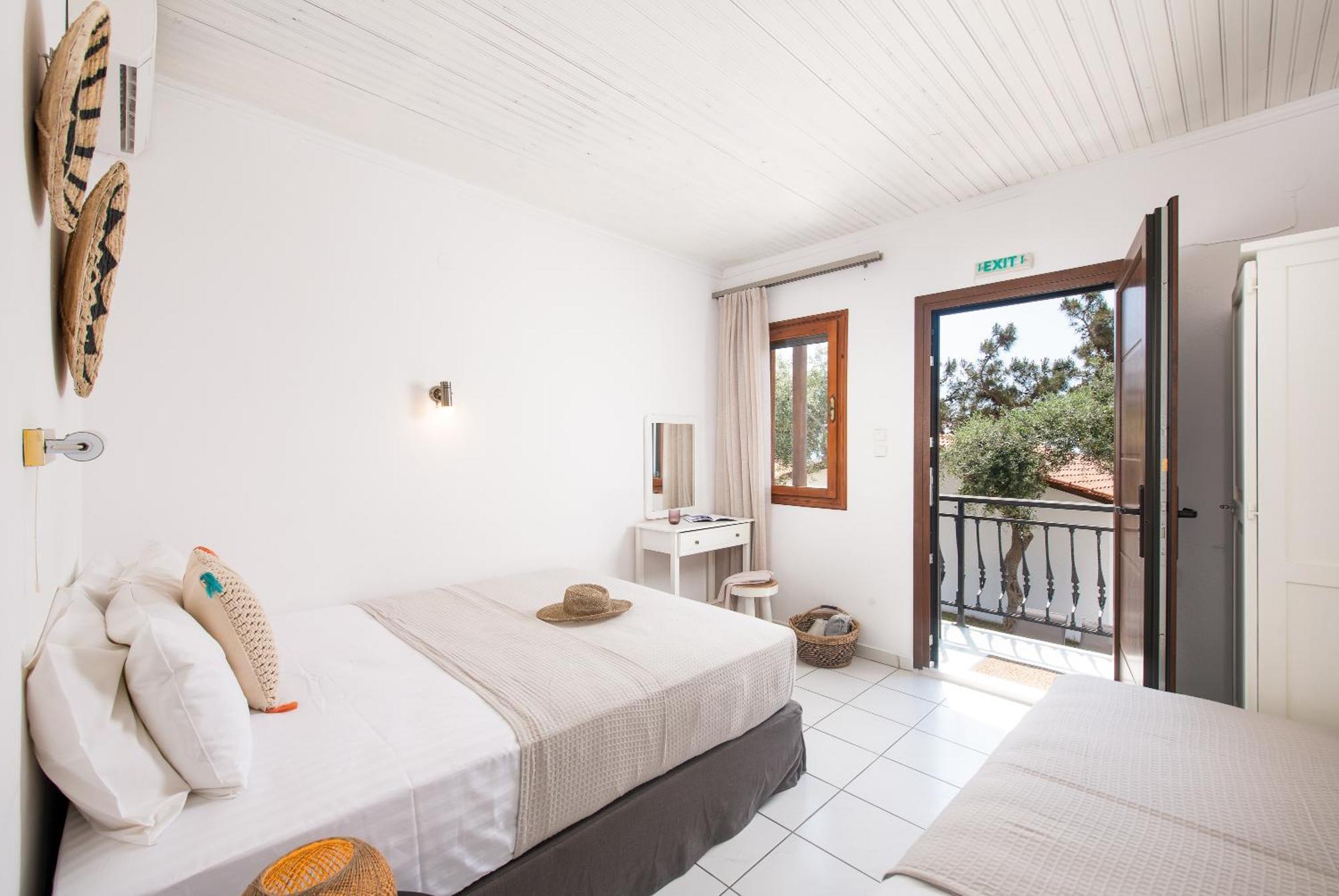 Acroterra - Easy Living Aparthotel Aliki  Bagian luar foto