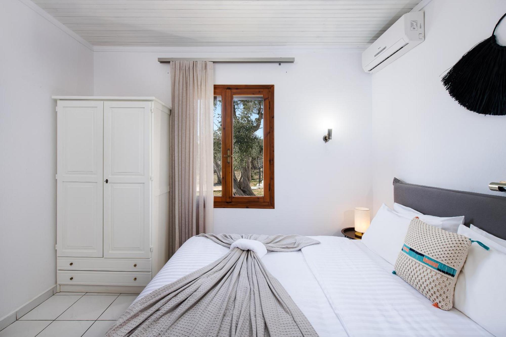 Acroterra - Easy Living Aparthotel Aliki  Bagian luar foto